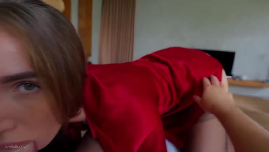 Деваха с классной попкой показала страстную оргию