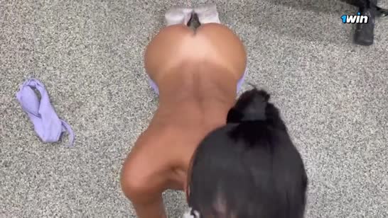 Милфа красуется фигурой и зрелищно трахается