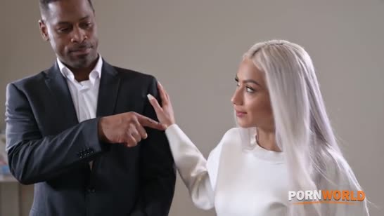 После удачного шопинга Veronica Leal хочет хорошенько трахнуться